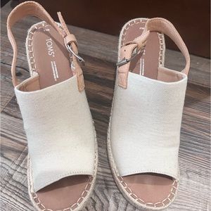 Tom’s size 9.5 wedge sandal